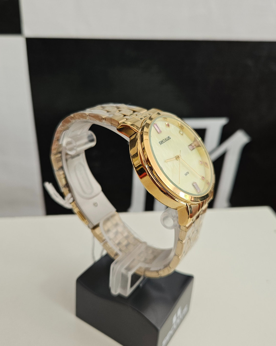 Relógio Feminino Dourado Madrepérola com Cristais