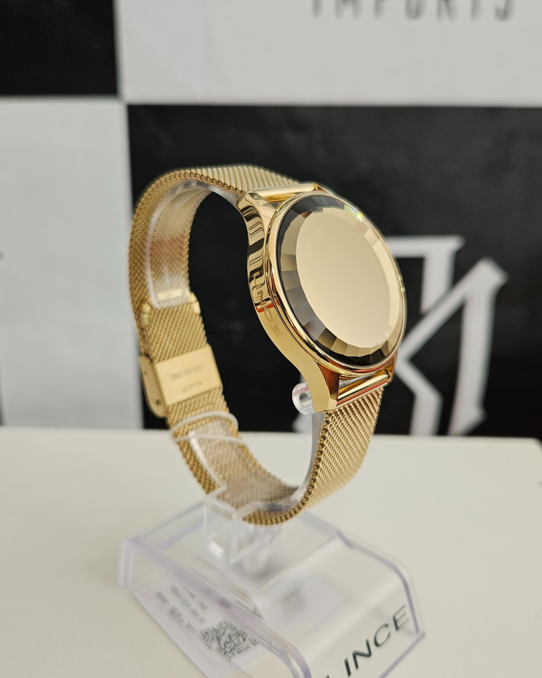 Relógio Digital Dourado com Pulseira Mesh – Design Moderno