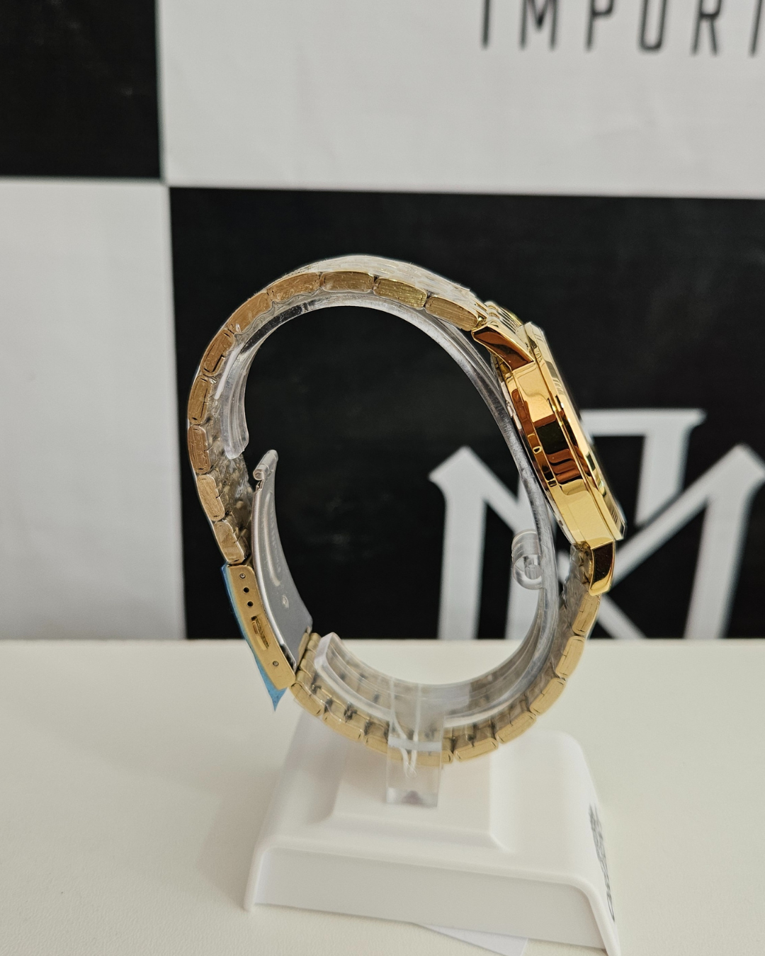 Relógio Feminino Orient Dourado com Mostrador Champanhe – 38 mm